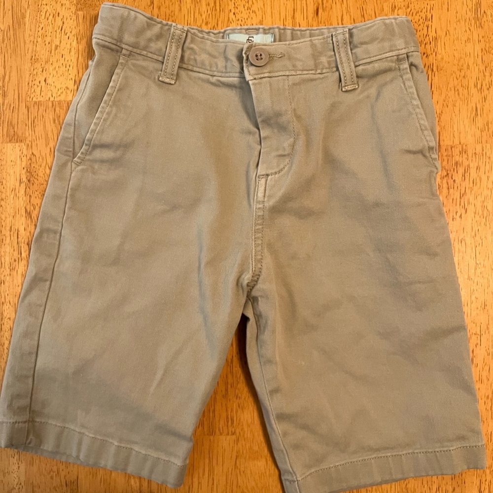 Classic Club boys khaki shorts size 7 modern fit